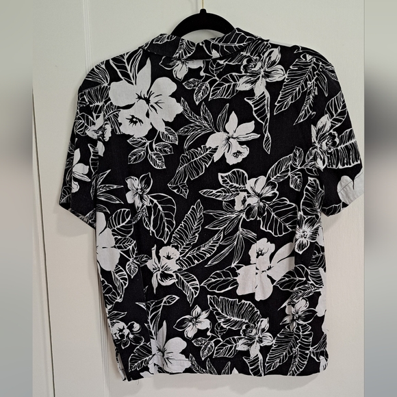 E.L.C.C. Linen-Blend Hawaiian Button-Up Shirt – Women’s M (Black & White Floral) - Picture 3 of 6